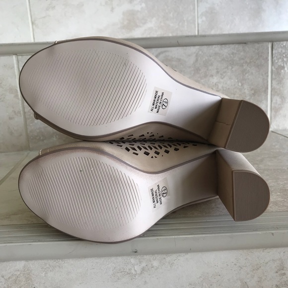 Cut out lace up Bootie - Picture 6 of 9